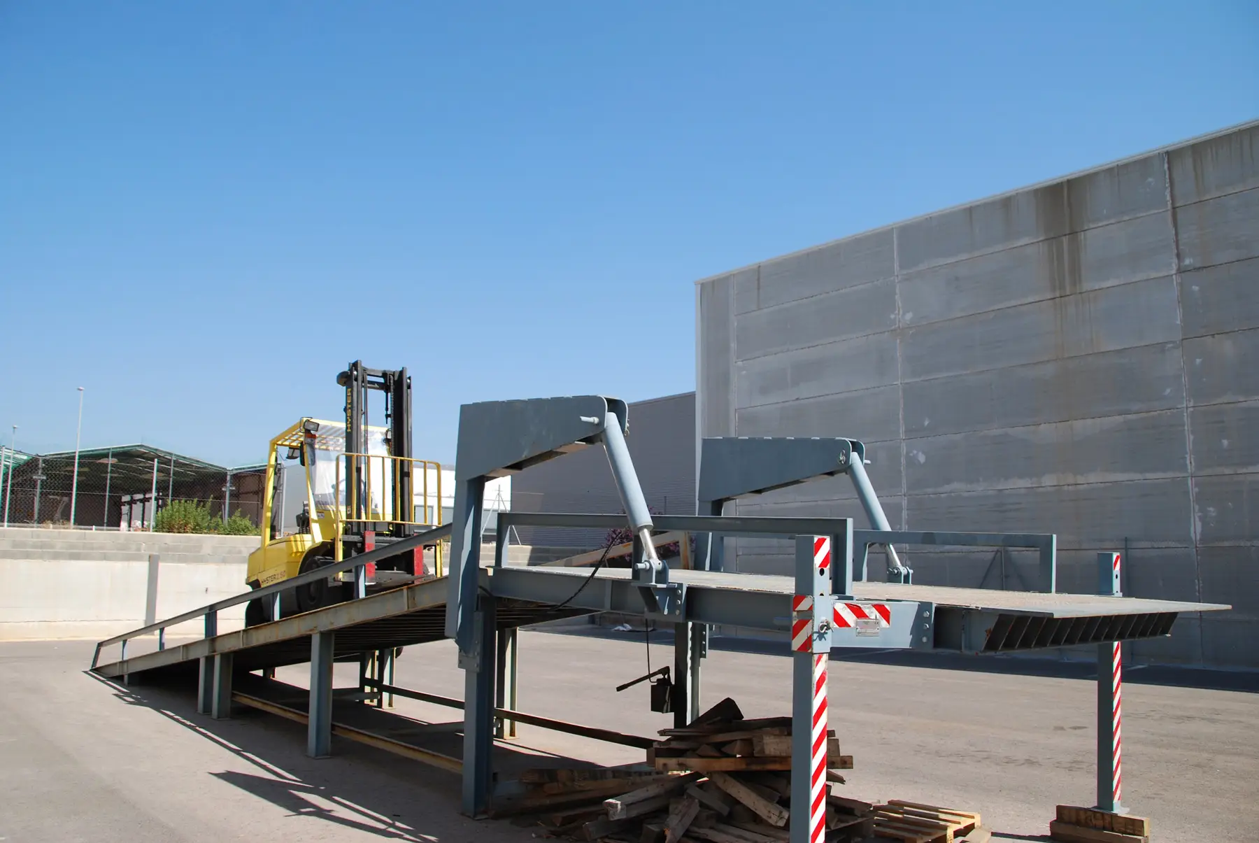 Muelle de carga Transportes Salvador Calomarde